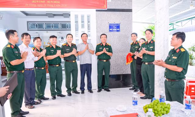 An Giang trao Nhà Đồng đội cho quân nhân khó khăn dịp 2/9