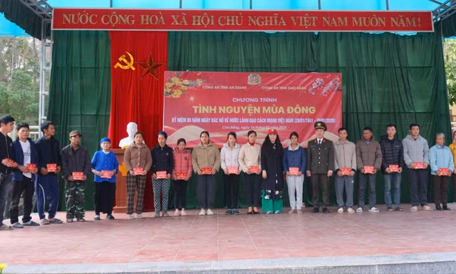 Tuổi trẻ công an An Giang mang 'tình nguyện mùa đông' đến biên giới Cao Bằng