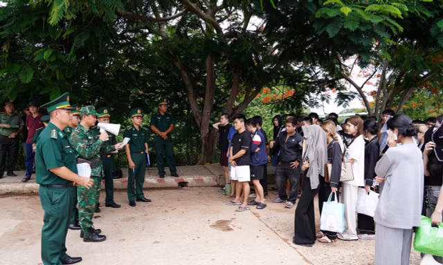 Tiếp nhận 180 công dân bị Campuchia trục xuất, phát hiện 2 đối tượng truy nã