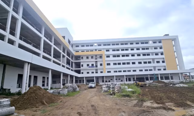 Bí thư Cần Thơ ấn định mốc vận hành Bệnh viện Ung bướu