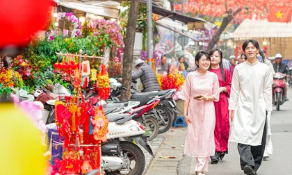 Chợ hoa Hàng Lược 'đánh thức' Tết Bính Ngọ giữa lòng phố cổ