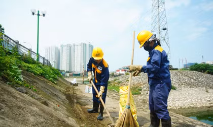 Hồ Hạ Đình được dọn sạch rác và đồ thờ sau phản ánh của Báo Tiền Phong