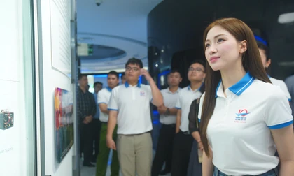 Hòa Minzy, Đức Phúc cùng các Gương mặt trẻ tham quan, trải nghiệm 'bảo tàng số' 