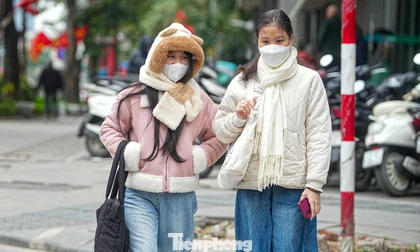 Hà Nội lạnh nhất từ đầu mùa đông, mặc nhiều lớp áo vẫn rét run