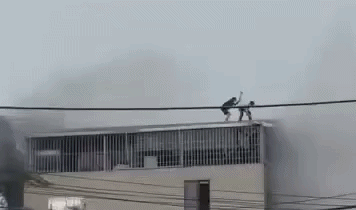 Chia sẻ của chàng rể phá mái tôn cứu người thân trong vụ cháy nhà ở Lĩnh Nam