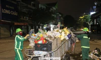 Tết không nghỉ của những người thầm lặng làm sạch từng con phố