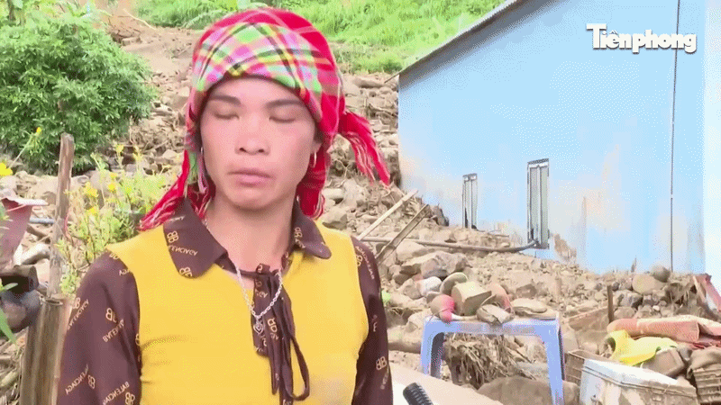 Người dân vùng lũ quét Mường Than khóc nức nở khi về nhà