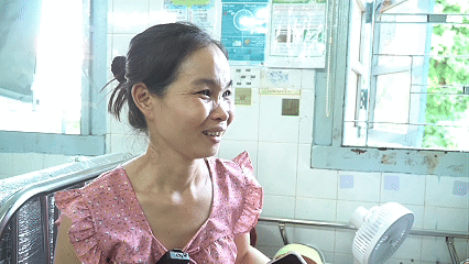 Bán nhà, xin cơm từ thiện mỗi ngày để điều trị ung thư cho con