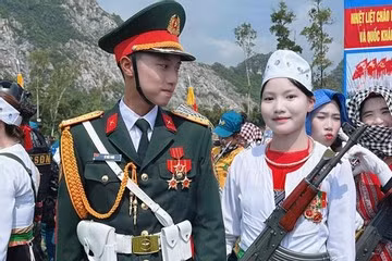 Chuyện tình chàng 'sĩ quan lục quân' và 'nữ dân quân' tại A80 gây sốt mạng