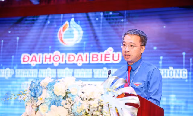 Anh Nguyễn Tường Lâm - Bí thư Trung ương Đoàn, Chủ tịch Trung ương Hội LHTN Việt Nam phát biểu chỉ đạo tại đại hội.