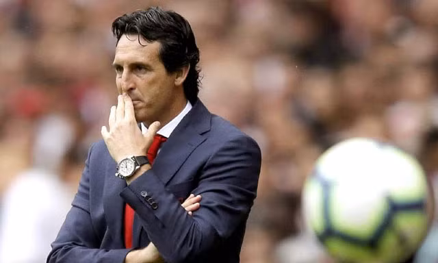 HLV Unai Emery gặp khó trong việc cải tổ đội hình Arsenal.