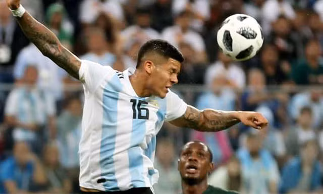 Người hâm mộ tố trọng tài 'tiếp tay' cho Argentina