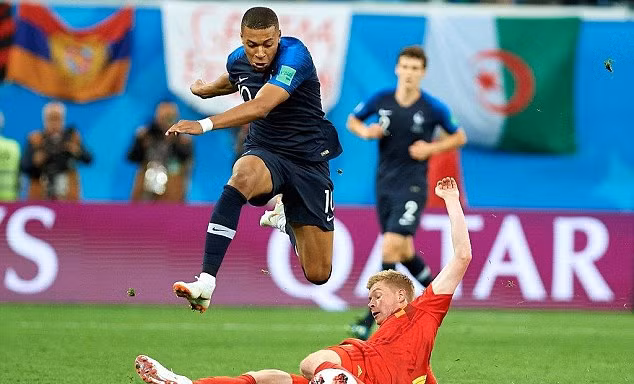 Mbappe có thể ‘lật đổ’ Ronaldo và Messi, giành Bóng vàng