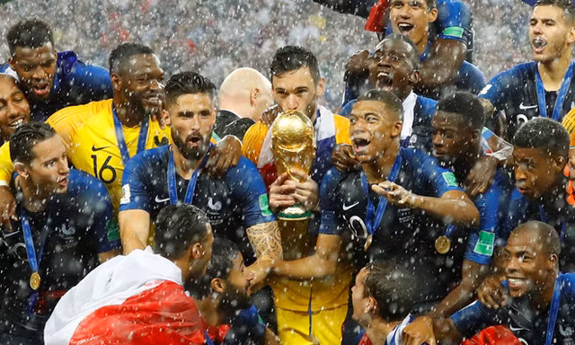 Vô địch World Cup 2018, thầy trò Deschamps cùng nhau lập kỷ lục