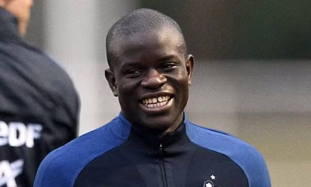 N'Golo Kante từng phải đi nhặt ve chai để phụ giúp gia đình.
