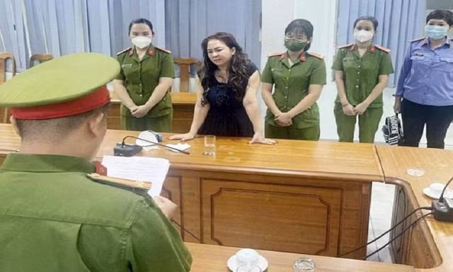 Công an mời ekip giúp bà Phương Hằng lên làm việc