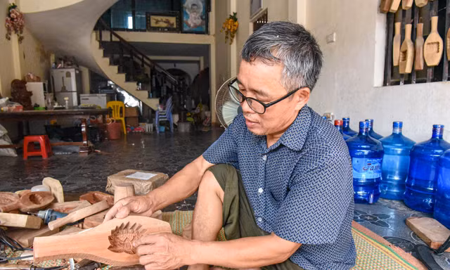 Gặp nghệ nhân hiếm hoi còn làm khuôn bánh Trung thu truyền thống