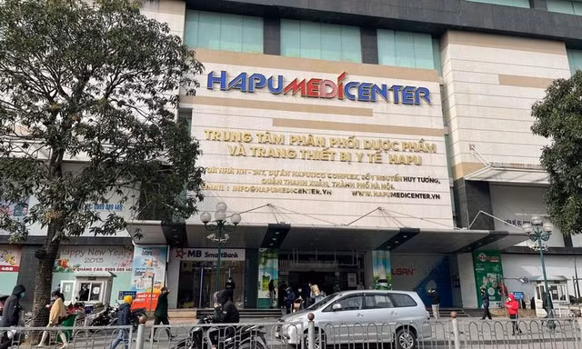 Kit test cháy hàng, dân chờ cả tiếng không mua được phải 'quay xe'