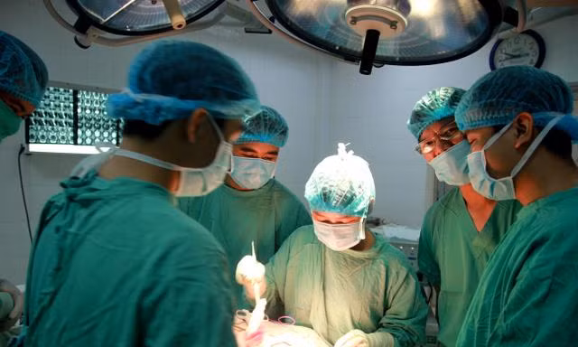 Nam thanh niên ở Hưng Yên bị cắm chìa khóa vào đầu, đâm xuyên qua hai lớp xương sọ