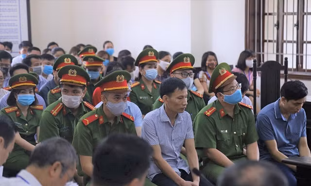 Các bị cáo tại tòa.