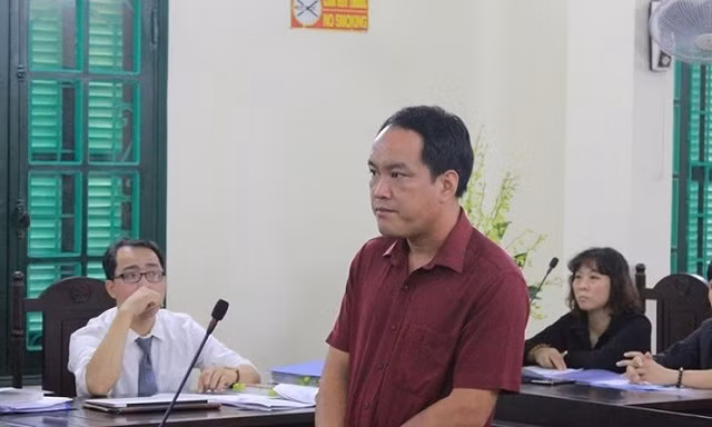 Bị cáo Lê Hoàng Lê tại tòa.