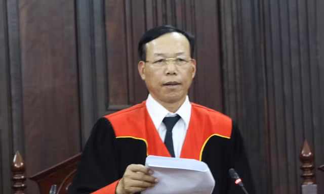 Thẩm phán Nguyễn Trí Tuệ tuyên án giám đốc thẩm vụ Hồ Duy Hải.