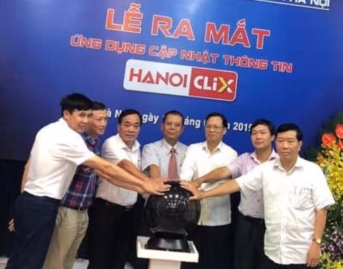Các khách mời có mặt cùng bấm nút khởi động ứng dụng Hanoi Clix ngày 19/6/2019.