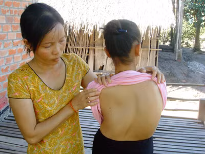 Chị Huệ và cháu Huyền
