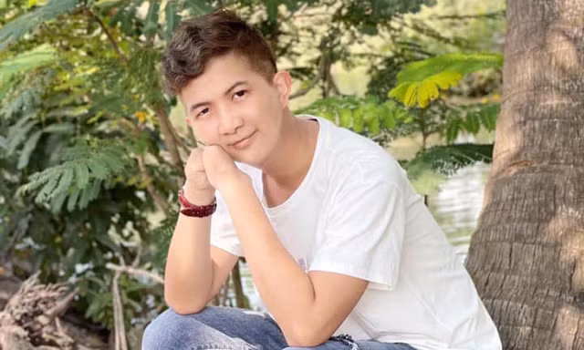 Chàng trai Long An may vá, thêu thùa, nấu ăn thoăn thoắt chỉ bằng 2 ngón tay