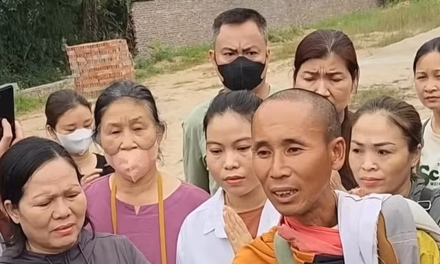 Ông Lê Anh Tú (Thích Minh Tuệ) tự nguyện dừng việc đi bộ khất thực