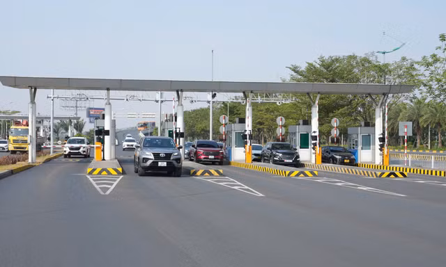Thông tin mới về thu phí với ô tô ra vào sân bay Nội Bài