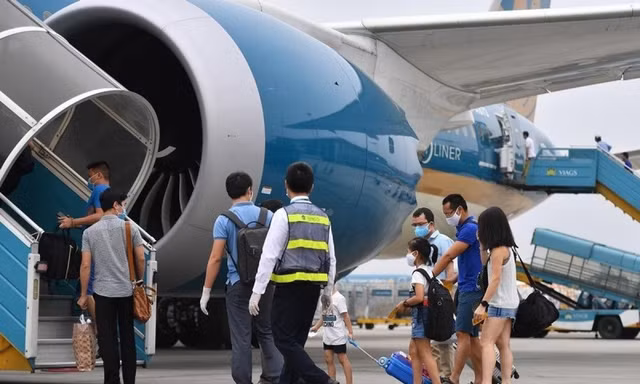'Cháy' vé máy bay Tết từ TPHCM đi các tỉnh thành