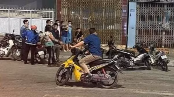 Vụ tạt axit khiến 7 người bị bỏng: Do tranh chấp hàng rào?