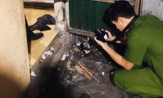Nghi nổ pháo tự chế, bố chết, mẹ và con trọng thương