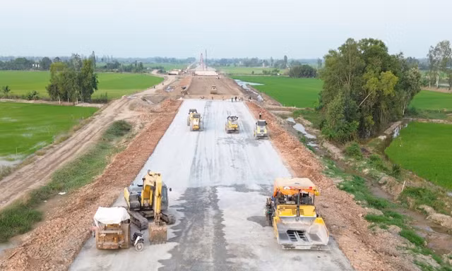 Tiến độ cao tốc hơn 27.000 tỷ đồng ở miền Tây sau 2 năm khởi công