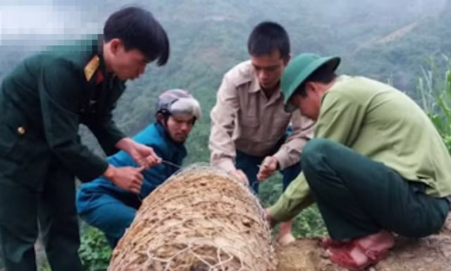 Nghẹt thở xem kích nổ quả bom hơn 3 tạ