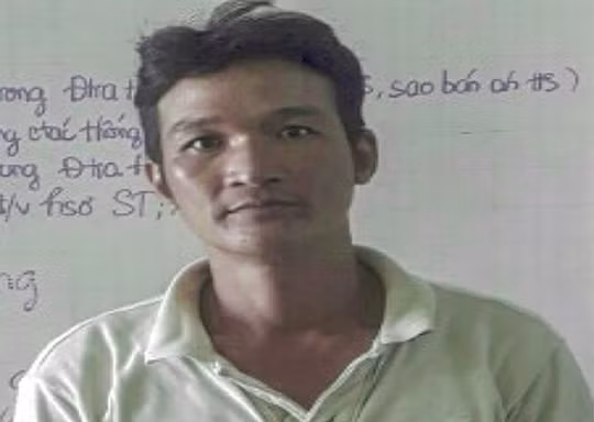 Lê Thanh Phong tại cơ quan công an - Ảnh: Công an cung cấp