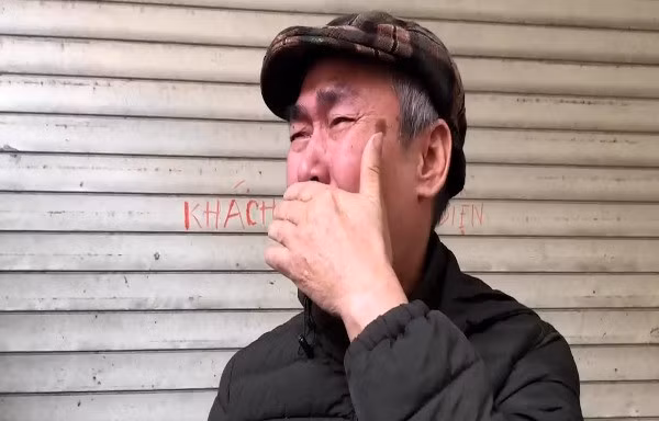 Cháy nhà phố cổ, 4 người tử vong: Em trai khóc lặng khi cứu gia đình anh bất thành