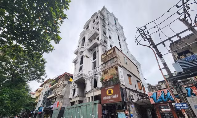 Một công trình xây dựng sai phép tại phố Đội Cấn, quận Ba Đình