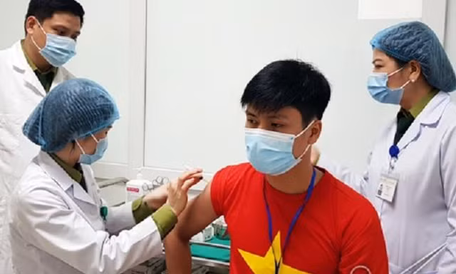 TPHCM: Nhiều người trong nhóm nguy cơ cao chưa tiêm vắc xin ngừa COVID-19