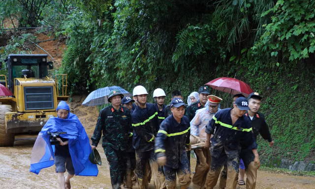 10 người tử vong vì xe khách bị vùi lấp: Các nạn nhân gặp nạn khi xuống đẩy xe