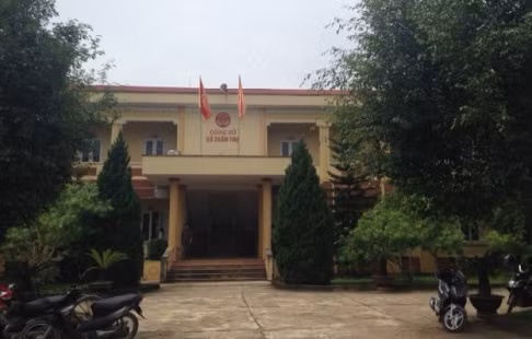 Sáng 10/9 tại UBND xã Xuân Thọ tiến hành mở thầu gói thầu số 3. Ảnh: Công lý