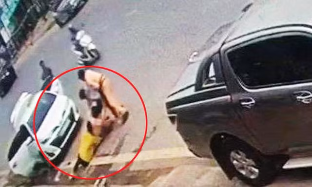 Video nghi can vận chuyển ma túy tấn công 2 CSGT