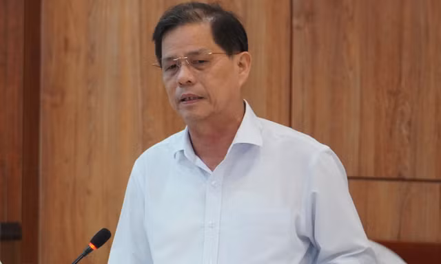 Chủ tịch và hai Phó Chủ tịch UBND tỉnh Khánh Hòa xin nghỉ hưu trước tuổi