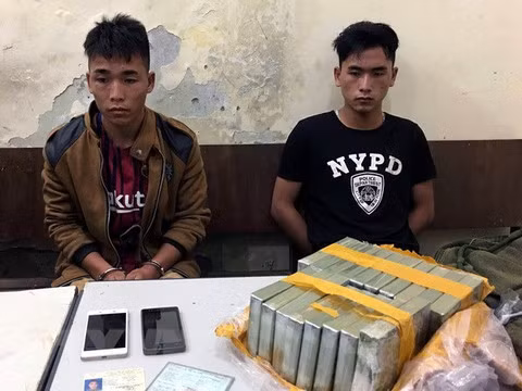 Hai anh em ruột vận chuyển 18 bánh heroin ở 'thánh địa' ma túy
