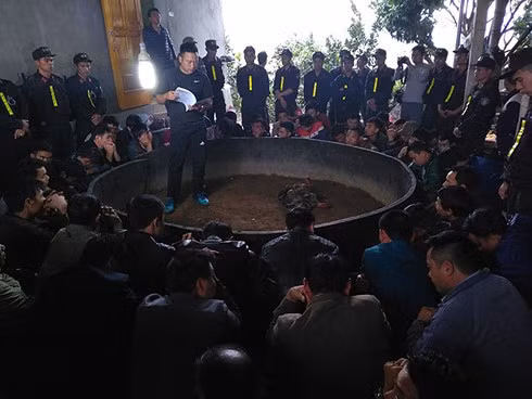 Tang vật và những người có liên quan bị bắt giữ tại hiện trường