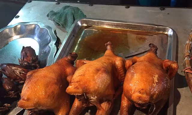 Gà không đầu, không chân xuất hiện tràn chợ Hà Nội 