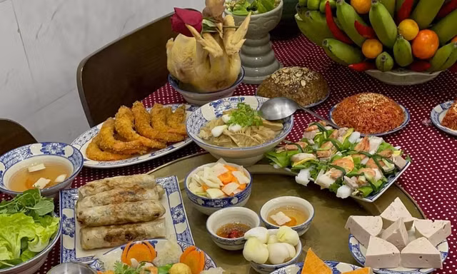 Chàng trai 6 múi Hà Nội khoe trăm món ngon thuần Việt: Nấu 45 phút mỗi bữa