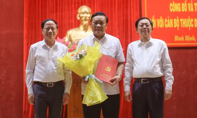 Phó Bí thư Thường trực Tỉnh ủy Bình Định nghỉ hưu trước tuổi
