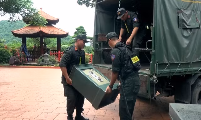 Thu giữ nhiều tài liệu ở trang trại của trùm giang hồ Vi 'ngộ'
